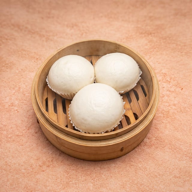 Steamed Custard Bun (蒸奶皇包).