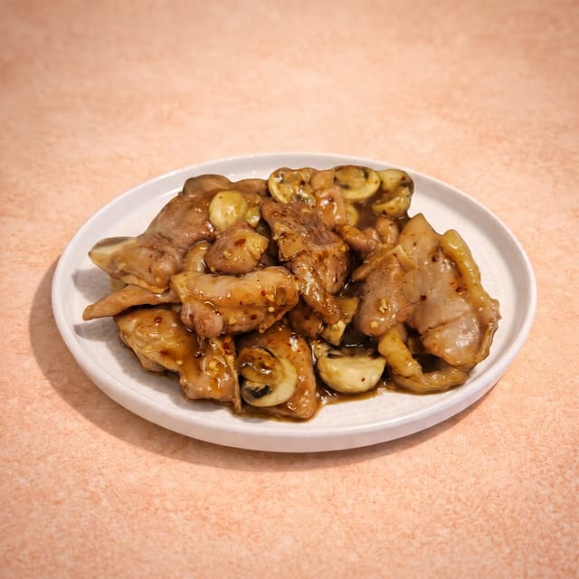 Sizzling Pork Chop w/ Fresh Mushroom (錫燒鮮菇豬扒).