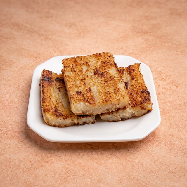 Pan-Fried Radish Cake (煎萝卜糕).