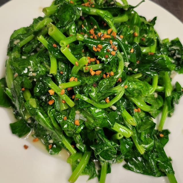 Pea Vines w/ Garlic Sauce (大蒜子炒豆苗).
